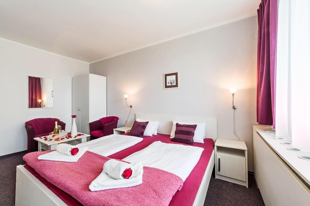 Hotel Racek Černá v Pošumaví Eksteriør billede